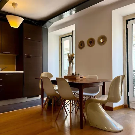 Bright Stylish Duplex With A Private Roof Terrace Lisboa