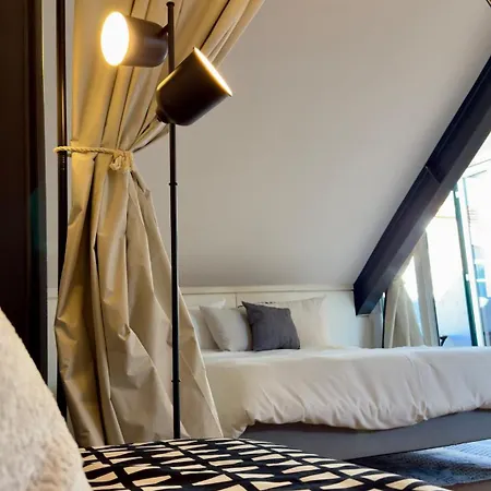 Bright Stylish Duplex With A Private Roof Terrace