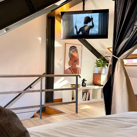 Bright Stylish Duplex With A Private Roof Terrace *
