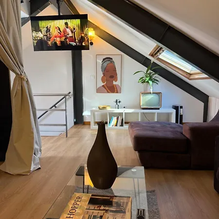 Bright Stylish Duplex With A Private Roof Terrace *